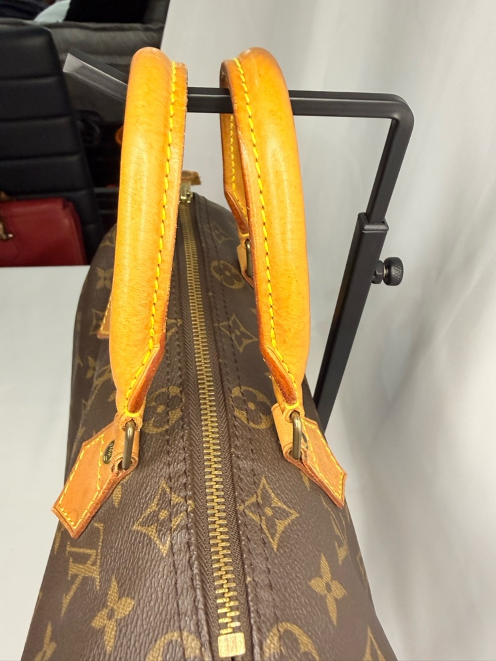 Louis Vuitton Monogram Speedy 25 - Picture 5 of 16